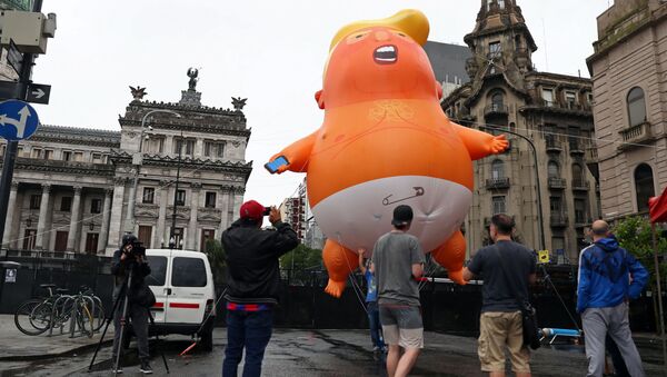 特朗普充气宝宝现身布宜诺斯艾利斯 抗议召开G20峰会 - 俄罗斯卫星通讯社