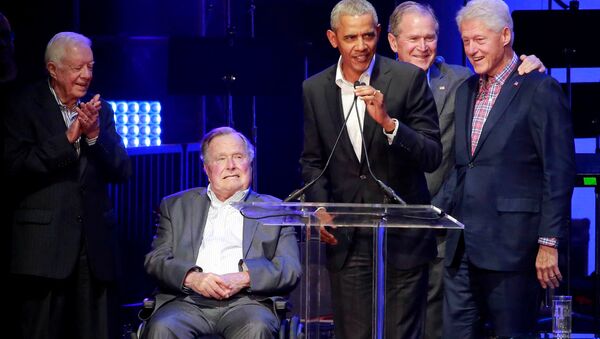 Бывшие президенты США Джимми Картер, Джордж Буш старший, Барак Обама, Джордж Буш младший, Билл Клинтон во время концерта в Техасе  - 俄羅斯衛星通訊社