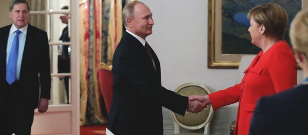 Президент РФ Владимир Путин и канцлер ФРГ Ангела Меркель во время встречи на полях саммита Группы двадцати G20 в Буэнос-Айресе - 俄罗斯卫星通讯社