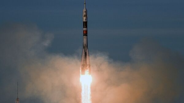 搭载“联盟MS-11”载人飞船的“联盟-FG”运载火箭从拜科努尔航天中心的“加加林”发射台发射升空 - 俄罗斯卫星通讯社