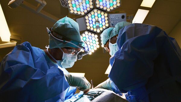 俄外科醫生為一名兒童成功移植肝臟和肺 為世界首例 - 俄羅斯衛星通訊社