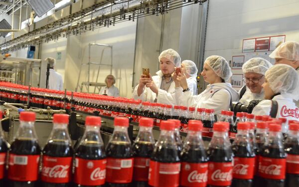 可口可乐工厂媒体行参与者 - 俄罗斯卫星通讯社