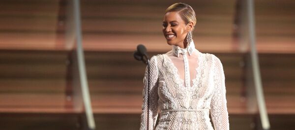 Американская певица Бейонсе с премией Грэмми в Лос-Анджелесе Американская певица Бейонсе с премией Грэмми в Лос-Анджелесе - 俄罗斯卫星通讯社