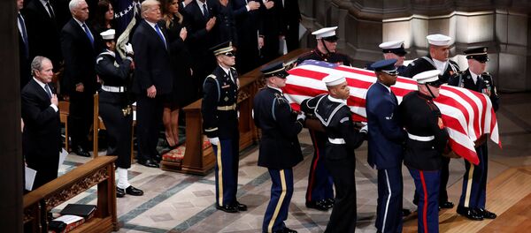 特朗普没有在老布什的葬礼上致悼词 - 俄罗斯卫星通讯社