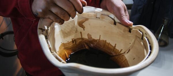 Нефть, добытая на нефтегазоконденсатном месторождении имени Владимира Филановского в северной части акватории Каспийского моря - 俄罗斯卫星通讯社