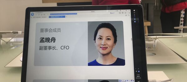 Фото финдиректора Huawei Technologies Мэн Ваньчжоу на экране ноутбука Фото финдиректора Huawei Technologies Мэн Ваньчжоу на экране ноутбука - 俄罗斯卫星通讯社
