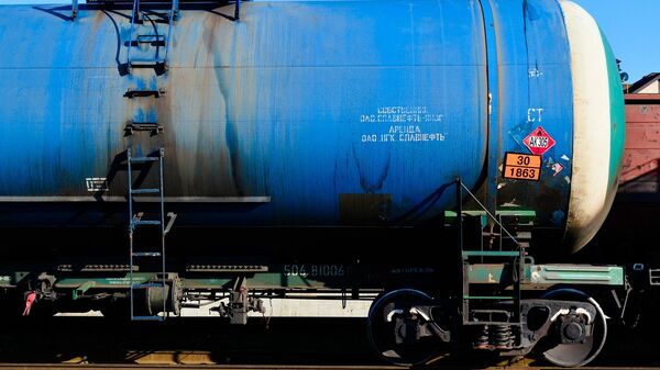 Цистерна с нефтью на железнодорожном пути - 俄罗斯卫星通讯社