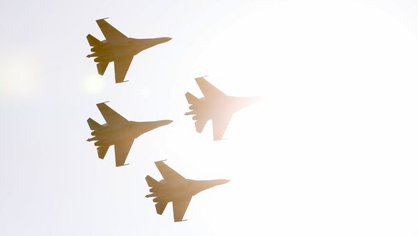 Выступление пилотажной группы Соколы России на истребителях Су-35С во Владивостоке - 俄罗斯卫星通讯社