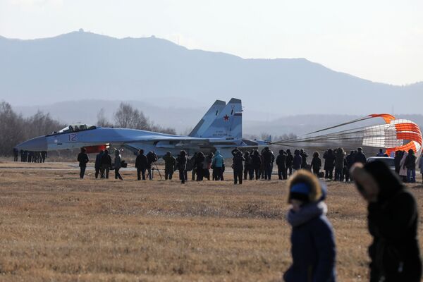 “俄罗斯猎鹰”飞行表演队的苏-35S战斗机 - 俄罗斯卫星通讯社