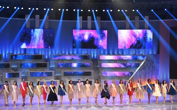 參賽選手在設於中國的“世界小姐-2018”決賽舞台上 - 俄羅斯衛星通訊社