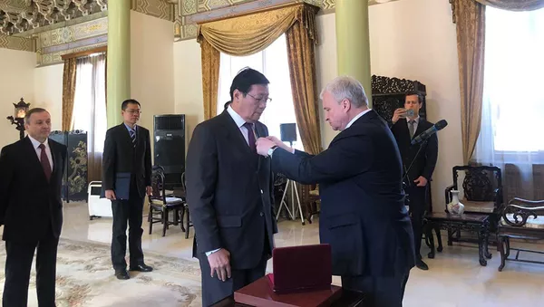 俄羅斯駐華大使為中國前財長樓繼偉授予友誼勳章 - 俄羅斯衛星通訊社