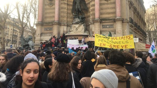 Протест студентов в Париже. - 俄罗斯卫星通讯社