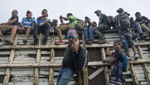 危地馬拉境內約2000名大篷車移民獲聯合國援助 - 俄羅斯衛星通訊社