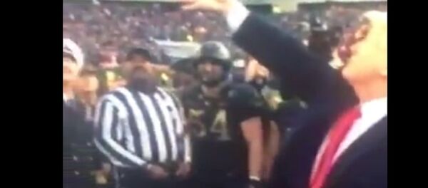 网友嘲笑特朗普投硬币的特殊方式 - 俄罗斯卫星通讯社