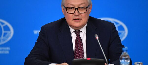 Заместитель министра иностранных дел РФ Сергей Рябков проводит брифинг по тематике Договора о ликвидации ракет средней и меньшей дальности - 俄羅斯衛星通訊社