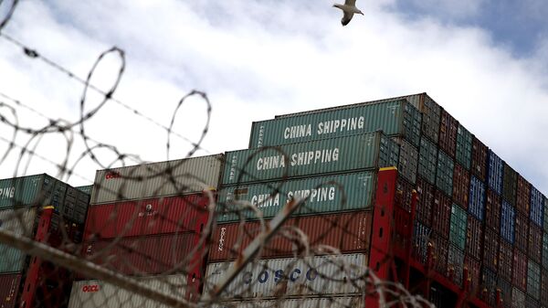 Грузовые контейнеры из Гонконга в порту Окленда, США - 俄羅斯衛星通訊社