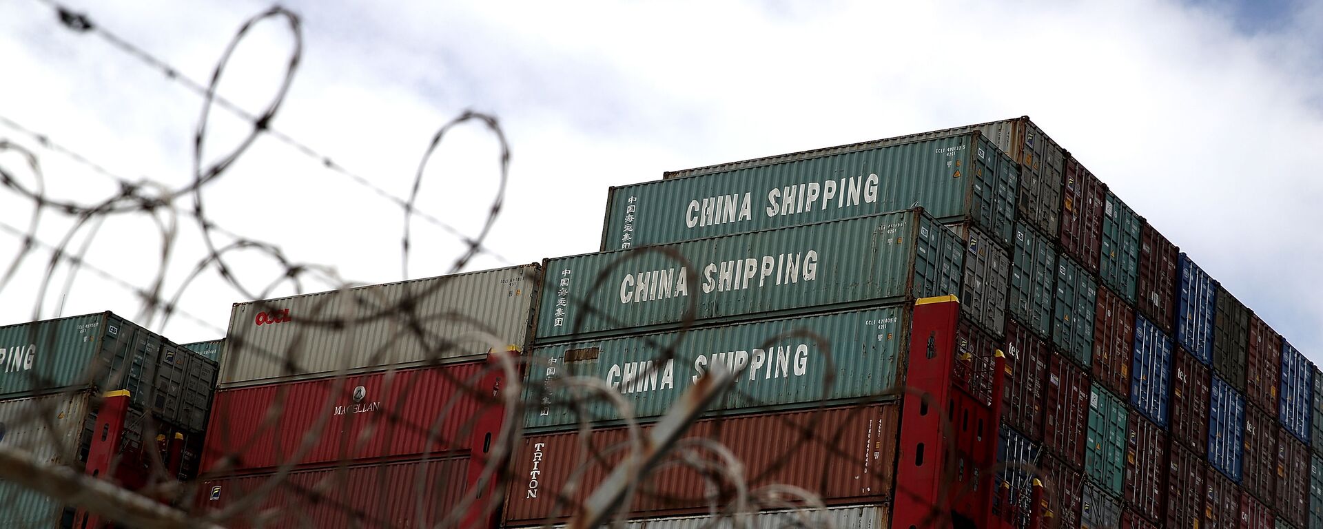 Грузовые контейнеры из Гонконга в порту Окленда, США - 俄羅斯衛星通訊社, 1920, 25.01.2021