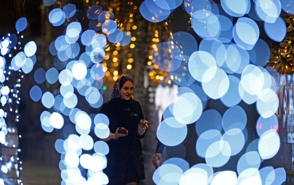 格罗兹尼市普京大街上的新年彩灯 - 俄罗斯卫星通讯社