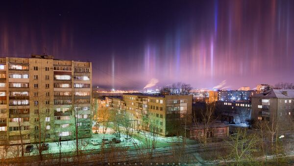 俄下塔吉尔上空现彩色光柱 - 俄罗斯卫星通讯社