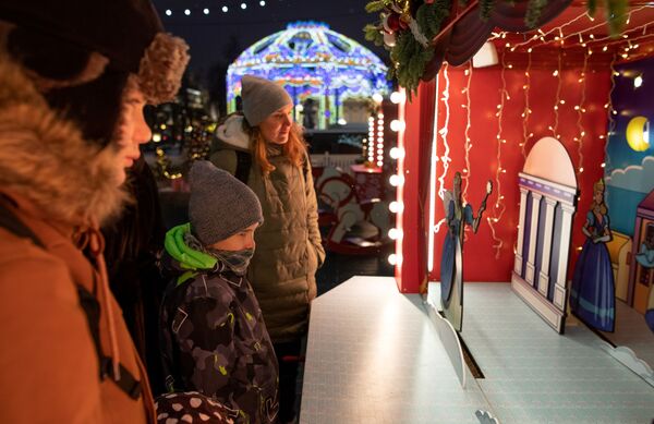 莫斯科市中心“圣诞之旅”艺术节 - 俄罗斯卫星通讯社