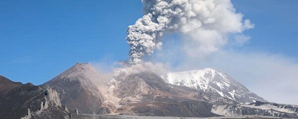 Выброс пепла на вулкане Шивелуч на Камчатке. Архивное фото Выброс пепла на вулкане Шивелуч на Камчатке. Архивное фото - 俄罗斯卫星通讯社