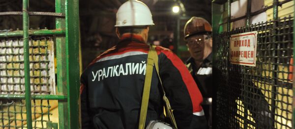 Горняк выходит к подъемной клети третьего ствола шахты рудника Березники-4 на ОАО Уралкалий - 俄罗斯卫星通讯社