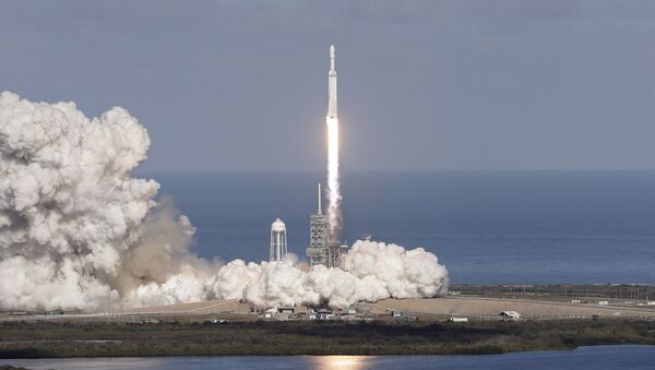 Старт ракеты-носителя Falcon 9 с космодрома на мысе Канаверал. Архивное фото - 俄罗斯卫星通讯社
