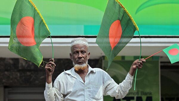Житель Бангладеша с национальным флагом. - 俄羅斯衛星通訊社