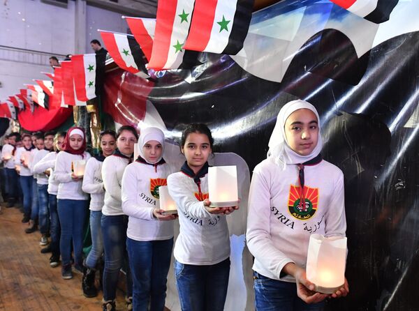 庆祝阿勒颇解放两周年的人们 - 俄罗斯卫星通讯社