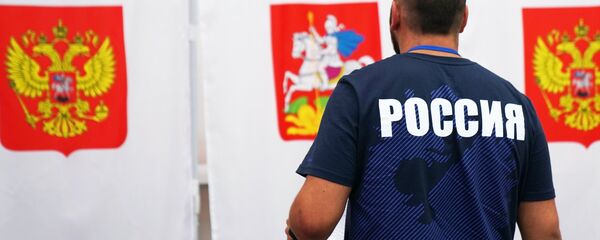 Избиратель в единый день голосования на избирательном участке в Московской области. - 俄罗斯卫星通讯社