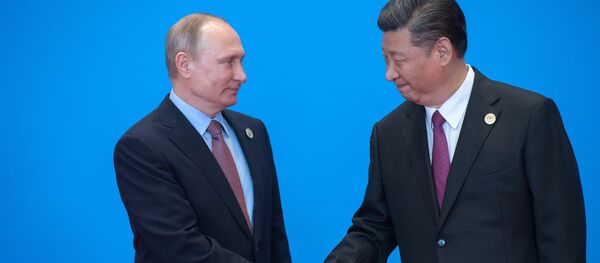 Президент РФ Владимир Путин и председатель Китайской Народной Республики Си Цзиньпин во время форума Один пояс, один путь в Пекине. Архивное фото - 俄羅斯衛星通訊社