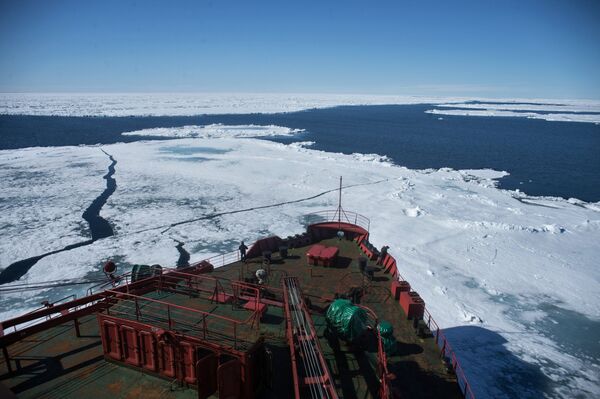 波罗的海造船厂测试北极号破冰船 - 俄罗斯卫星通讯社