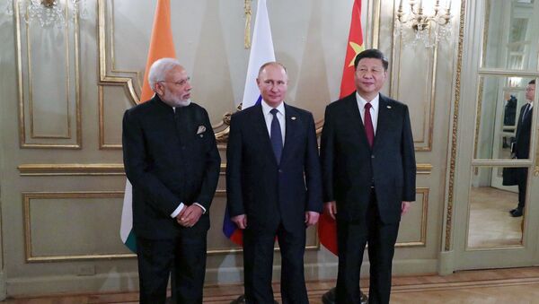 Встреча лидеров РФ, КНР и Индии на саммите G20 в Аргентине. - 俄罗斯卫星通讯社