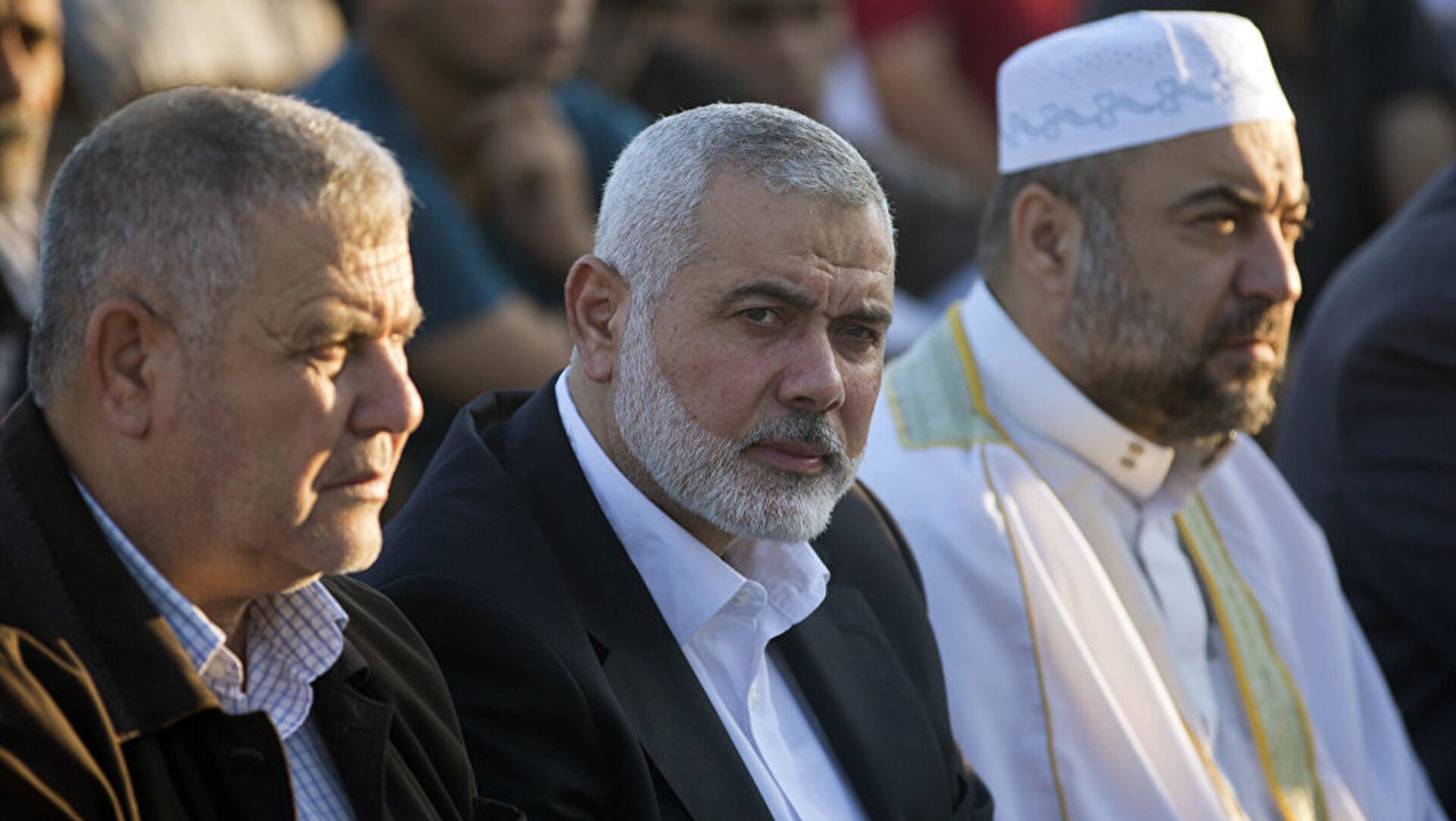 加沙：以军炸死3名哈马斯武装领导人 几万民众送葬 - 中文国际 - 中国日报网