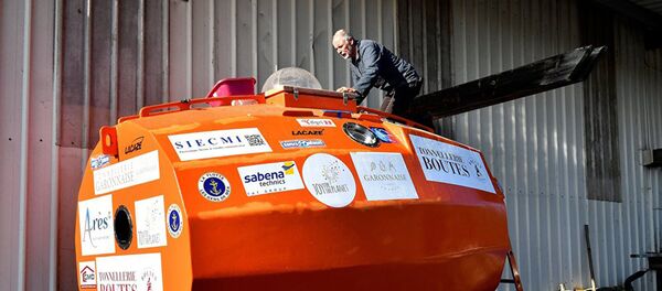 71岁法国老人乘“圆桶”横跨大西洋 71岁法国老人乘“圆桶”横跨大西洋 - 俄罗斯卫星通讯社