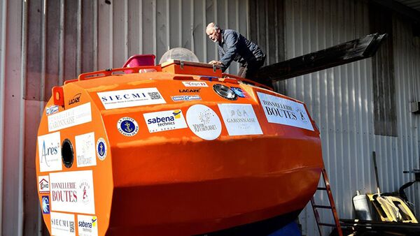 71岁法国老人乘“圆桶”横跨大西洋 - 俄罗斯卫星通讯社