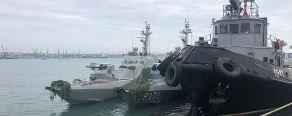 Задержанные украинские корабли доставлены в порт Керчи - 俄罗斯卫星通讯社