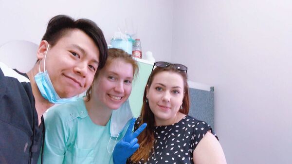 李佳其與患者合影 李佳其與患者合影 - 俄羅斯衛星通訊社