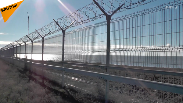 俄安全局在克里米亞邊界架起圍欄 - 俄羅斯衛星通訊社