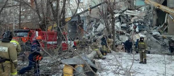 俄马格尼托哥尔斯克居民楼倒塌已导致3人死亡 俄马格尼托哥尔斯克居民楼倒塌已导致3人死亡 - 俄罗斯卫星通讯社