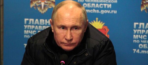Президент России Владимир Путин проводит совещание в оперативном штабе МЧС на месте взрыва газа в жилом доме в Магнитогорске - 俄罗斯卫星通讯社