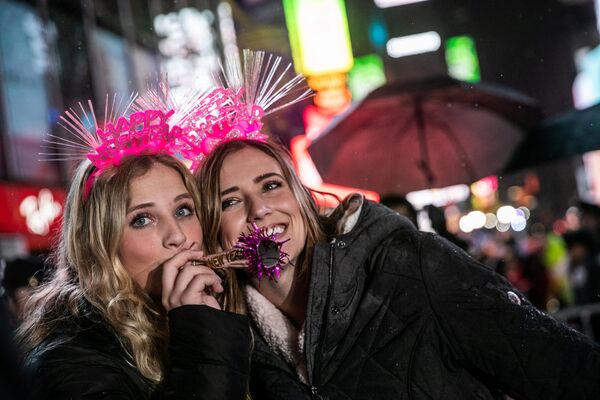 纽约市民在新年庆祝期间 - 俄罗斯卫星通讯社