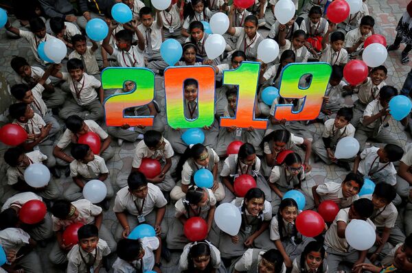 印度的中小學生在新年到來之前 - 俄羅斯衛星通訊社