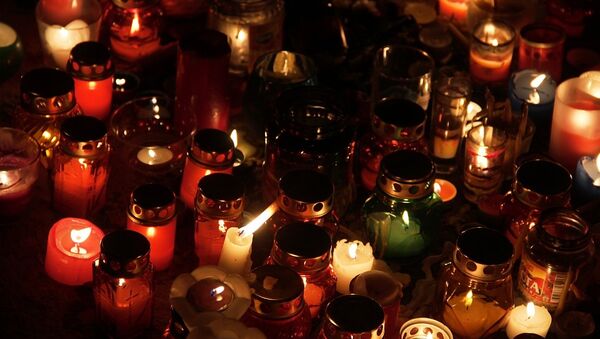 Свечи в память о погибших в Магнитогорске 31 декабря 2018 года - 俄羅斯衛星通訊社