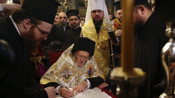 君士坦丁堡普世牧首簽署烏克蘭“新教會”獨立的命令 - 俄羅斯衛星通訊社