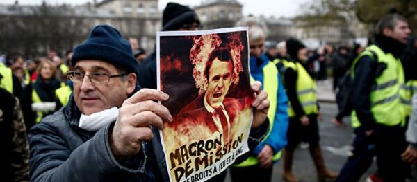 媒体：巴黎警方拘捕100余名“黄背心”抗议活动参与者 - 俄罗斯卫星通讯社