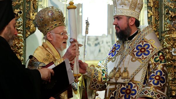 君士坦丁堡普世牧首巴塞洛缪一世向乌克兰转交有关承认新教会独立的文件 - 俄罗斯卫星通讯社