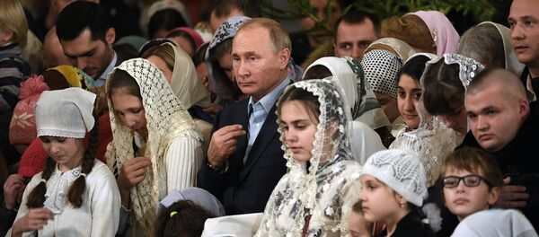 普京抵达圣彼得堡主显圣容主教座堂参加圣诞礼拜 - 俄罗斯卫星通讯社