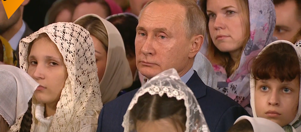 普京抵达圣彼得堡主显圣容主教座堂参加圣诞礼拜 - 俄罗斯卫星通讯社