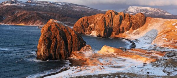 Мыс на побережье Охотского моря на острове Кунашир - 俄罗斯卫星通讯社